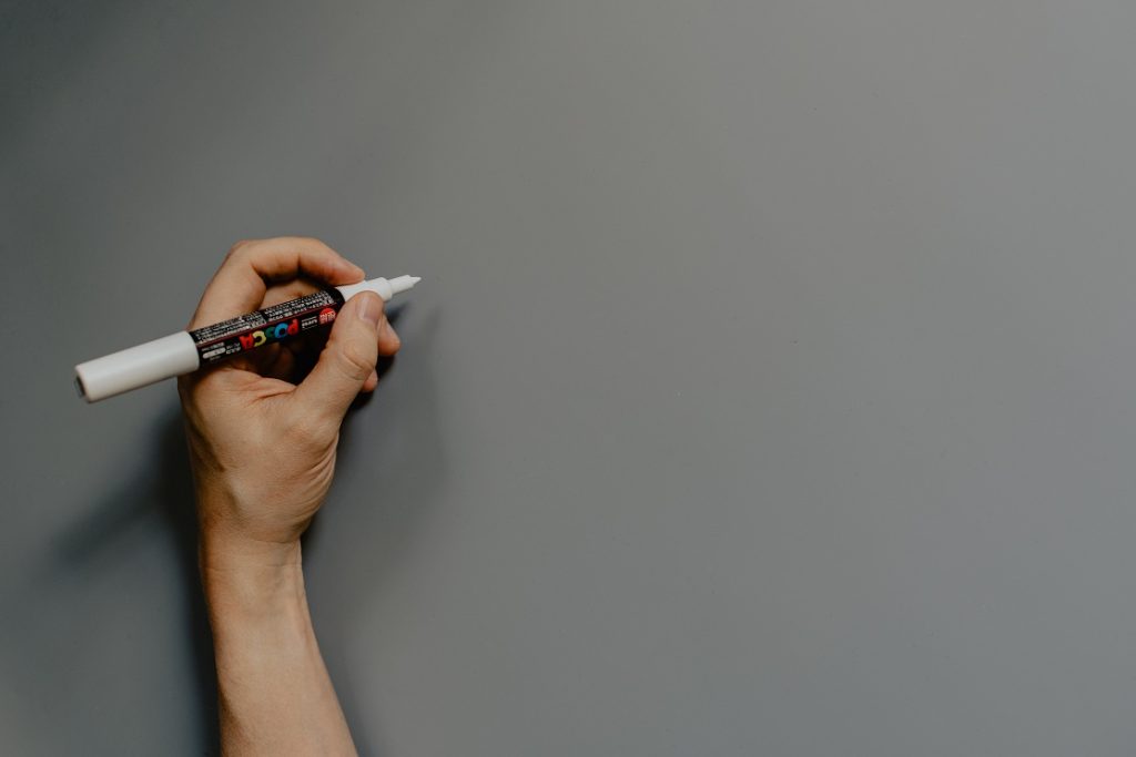 kalligrafie-linkshandige-tips-penhouding