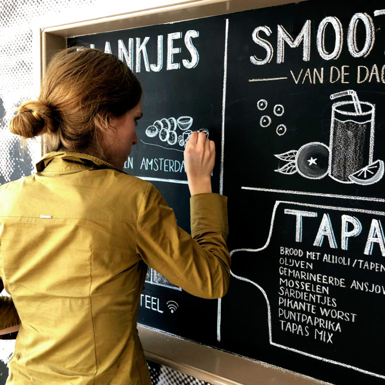 krijtbord-schrijven-menu-restaurant-krijtgeluk