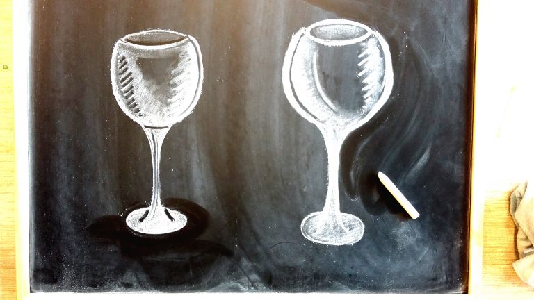 krijtbord-tekenen-glas-schaduw-diepte-3d-tekenen-krijt-wijnglas