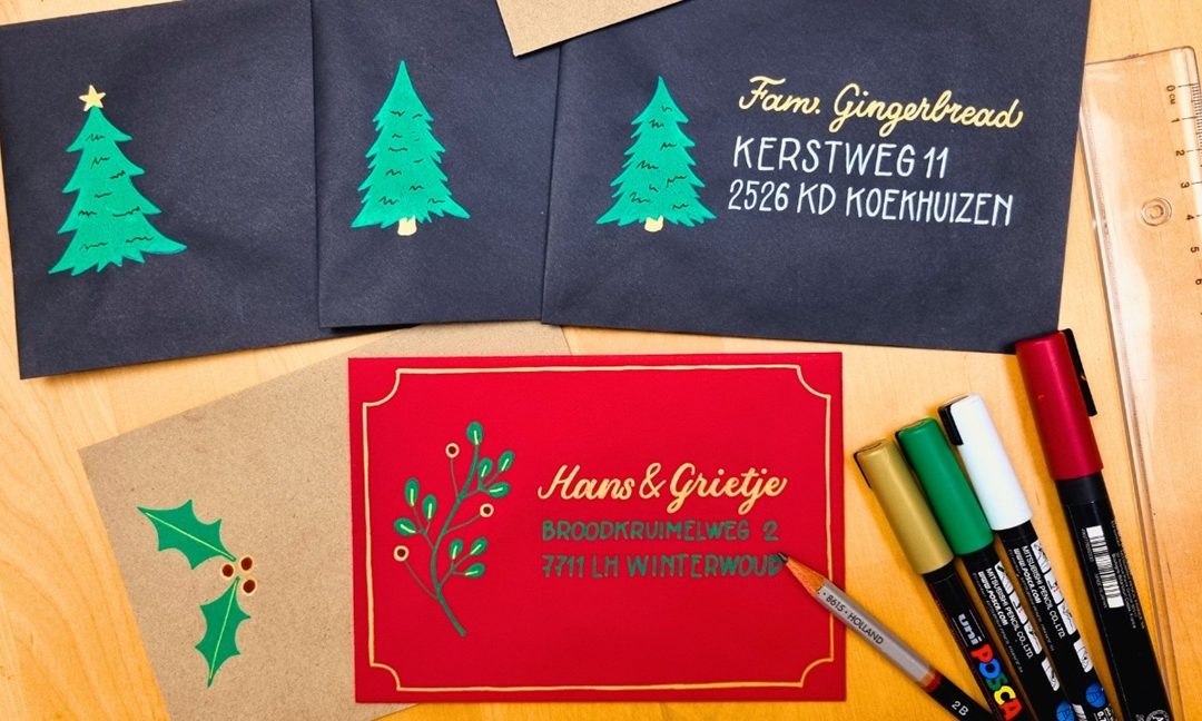 Maak zelf kerst enveloppen met handlettering & illustraties