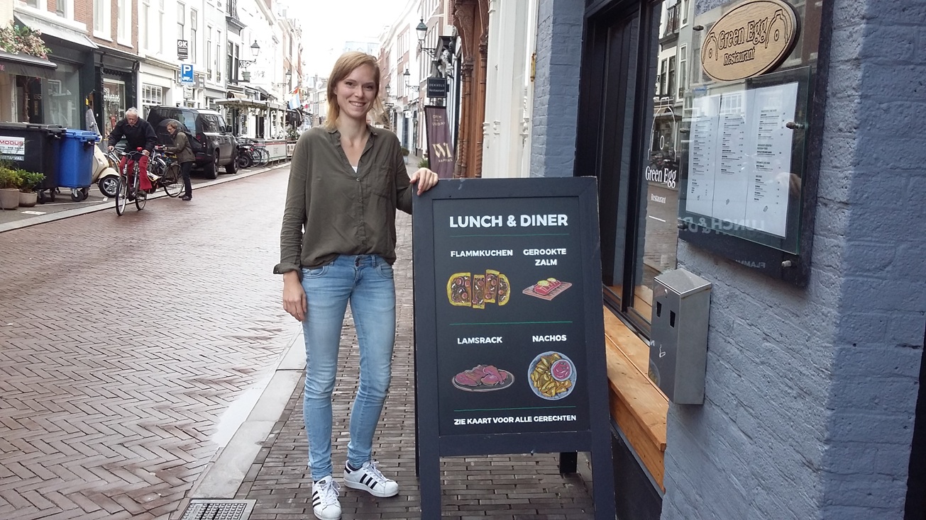 krijtbord-menu-tekenen-horeca-stoepbord